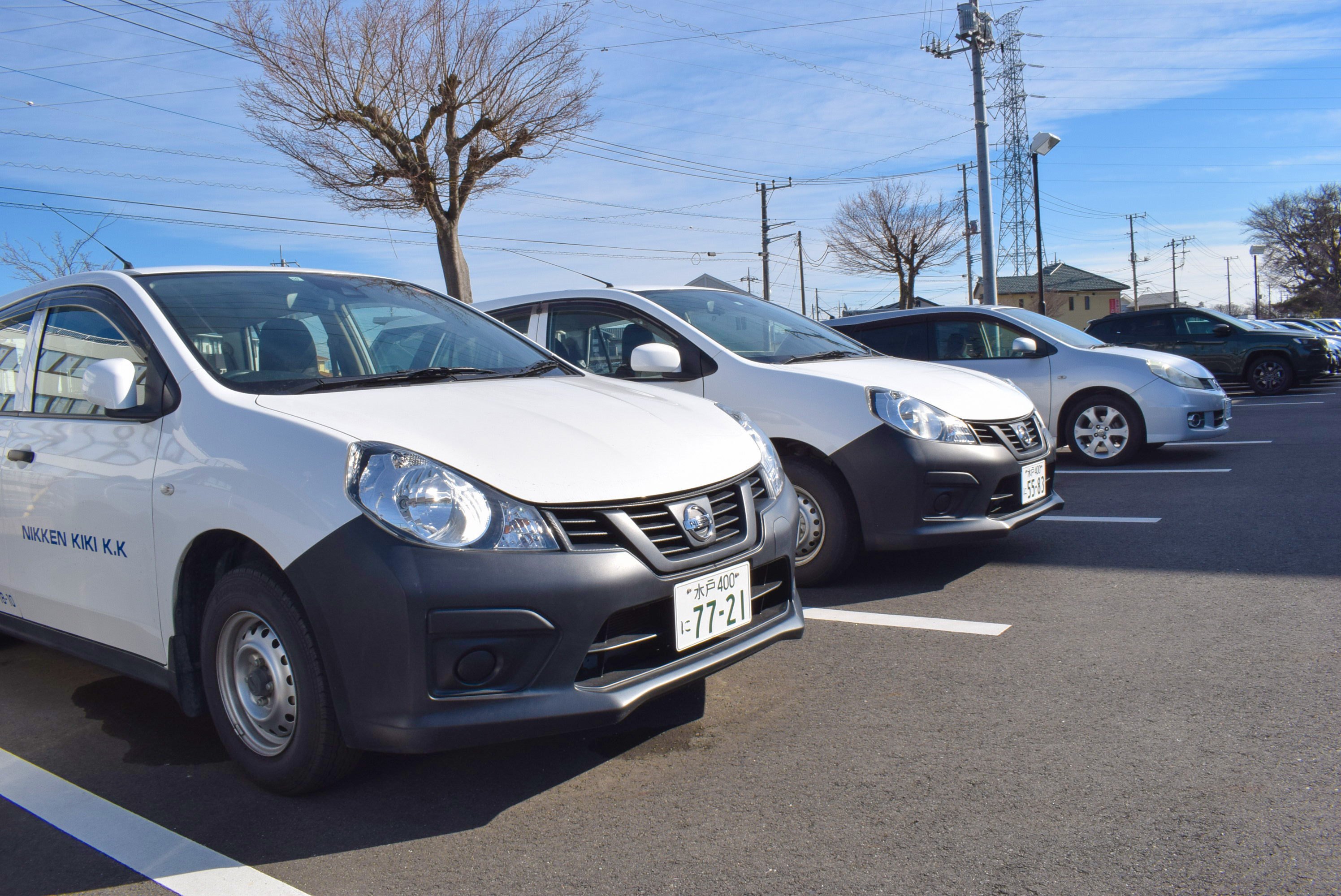 日研機器営業車